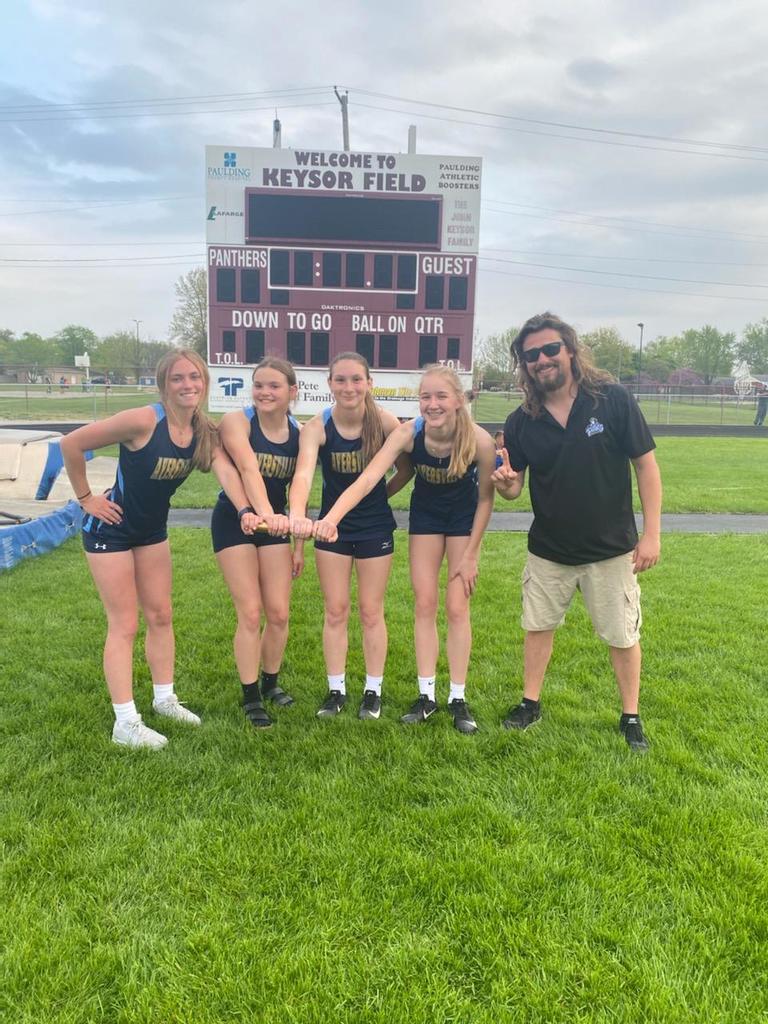 Girls 4x200